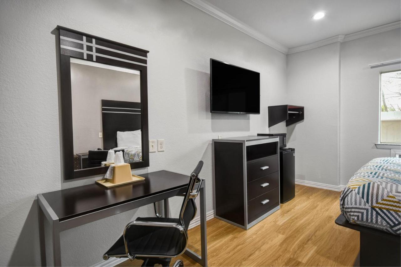Motel 6 Humble, Tx - Houston International Airport Екстериор снимка