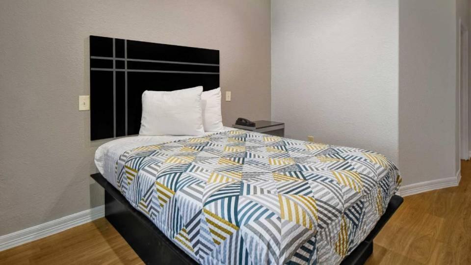 Motel 6 Humble, Tx - Houston International Airport Екстериор снимка