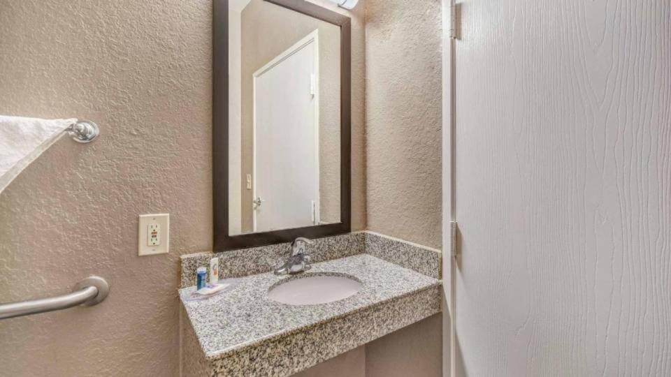 Motel 6 Humble, Tx - Houston International Airport Екстериор снимка